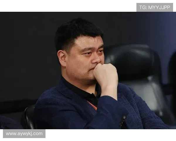 姚明卸任后曝日常：吃饭、睡觉、打魔兽