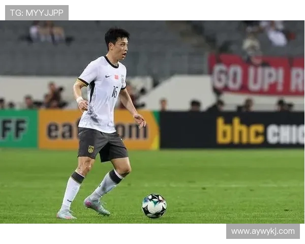 巴顿时隔四年重返国足！边路多面手或成佩家军战术奇兵(1)