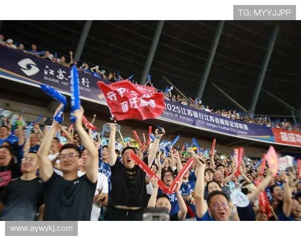 苏州队赛后打扫更衣室传递正能量 留言：保持热爱共铸苏超未来